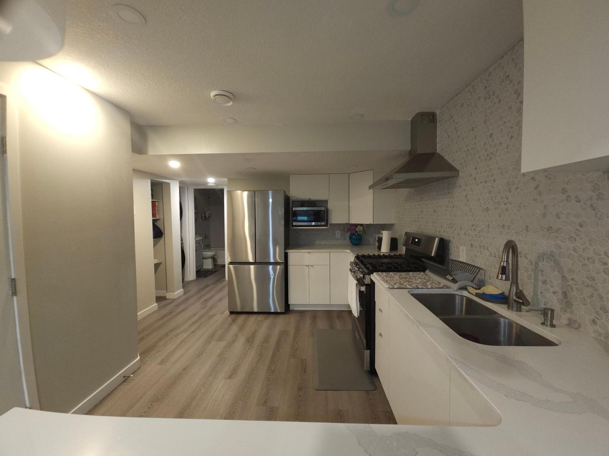 Cozy 2 Bedroom Suite, Queen Beds, Near The Airport 에드먼턴 외부 사진
