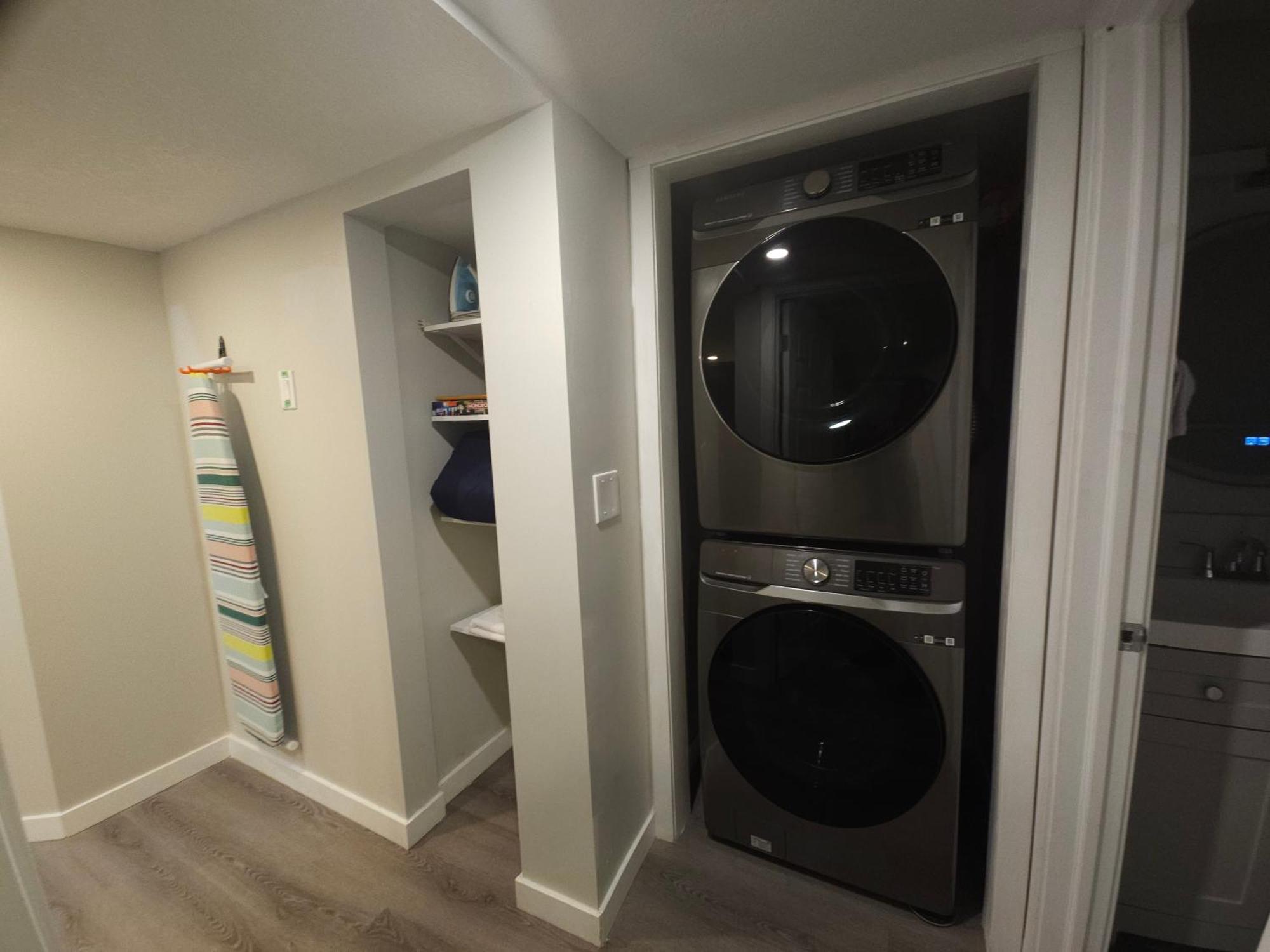 Cozy 2 Bedroom Suite, Queen Beds, Near The Airport 에드먼턴 외부 사진