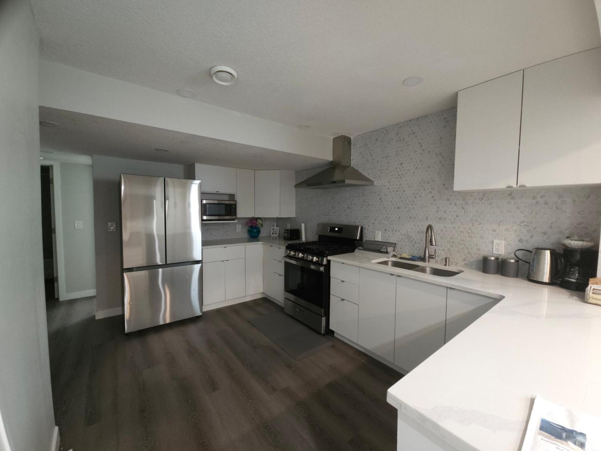Cozy 2 Bedroom Suite, Queen Beds, Near The Airport 에드먼턴 외부 사진