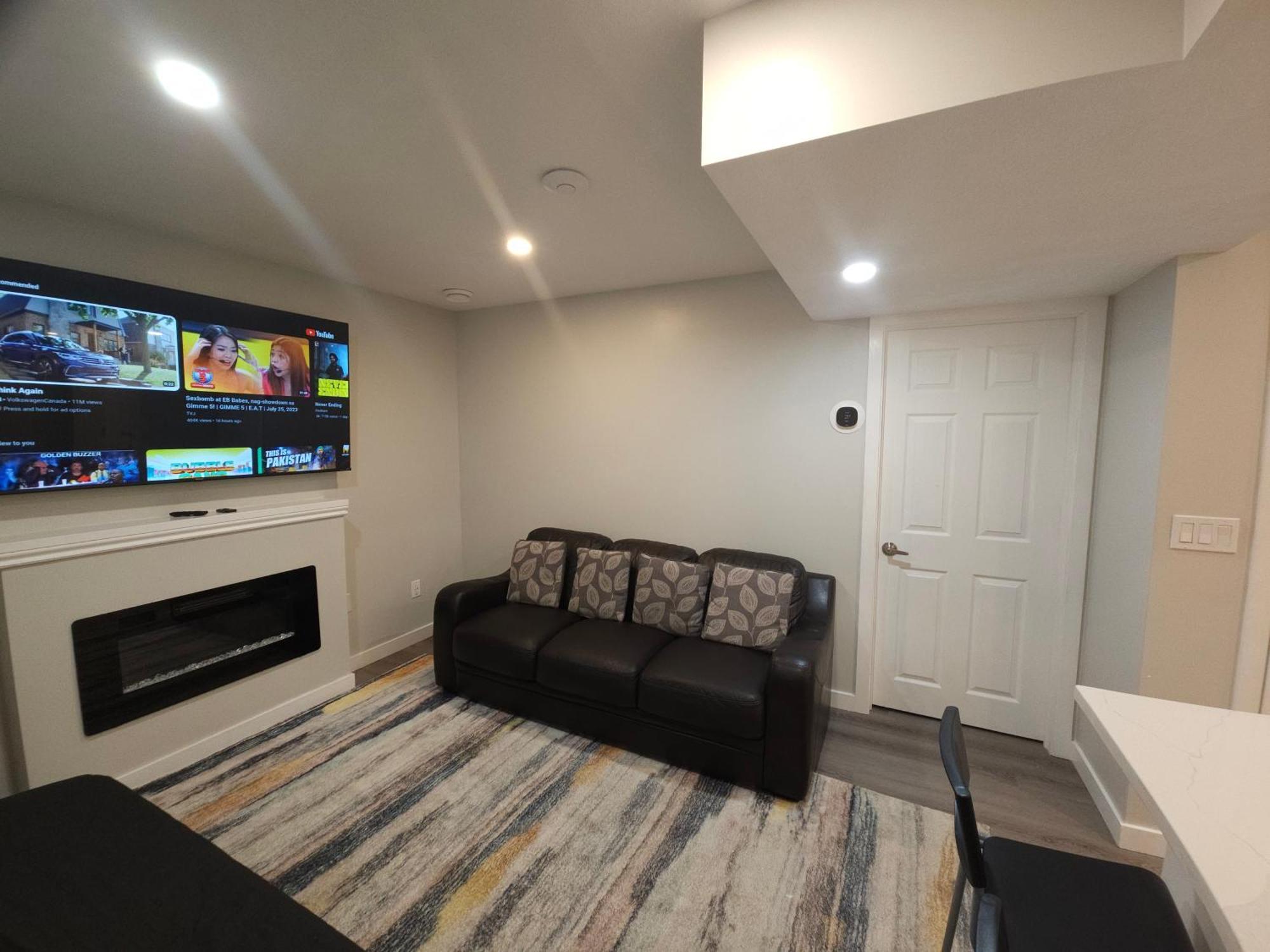 Cozy 2 Bedroom Suite, Queen Beds, Near The Airport 에드먼턴 외부 사진